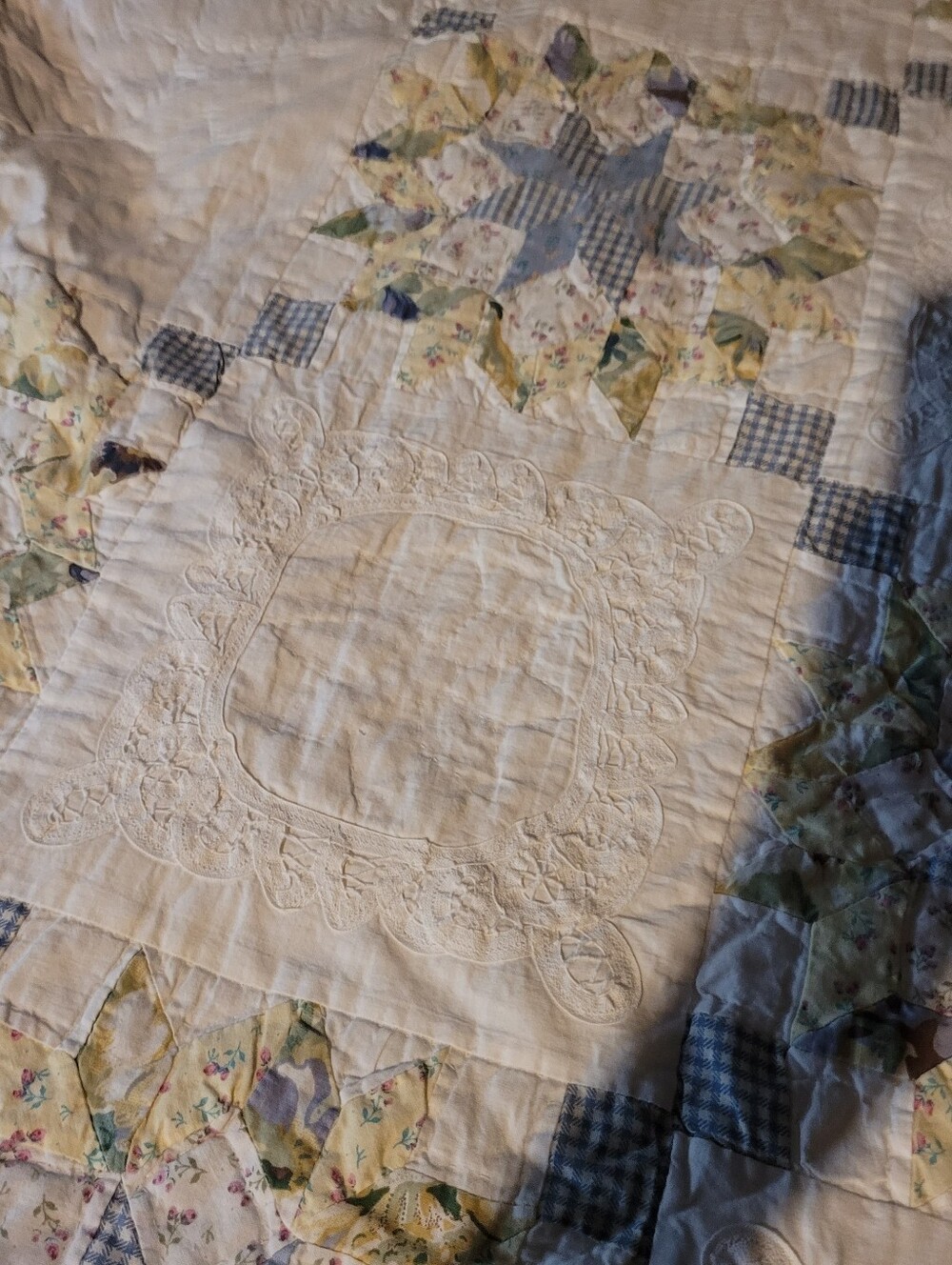 Vintage Handmade Quilt - Picture 10 of 13